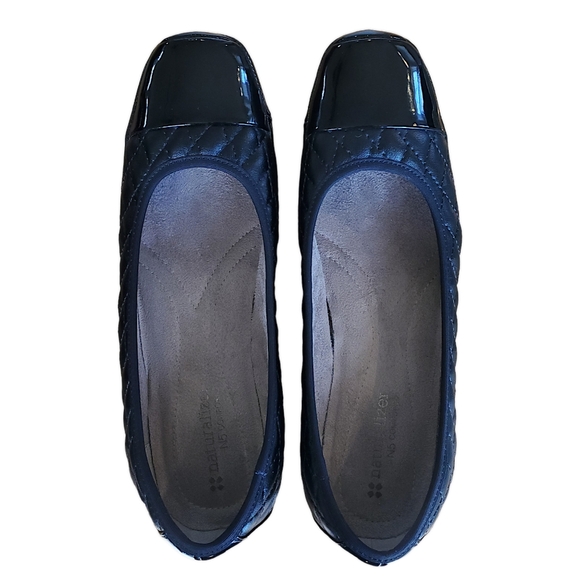 Naturalizer Quilted and Patent Leather Ballet Flats in Size 6 - Picture 6 of 9